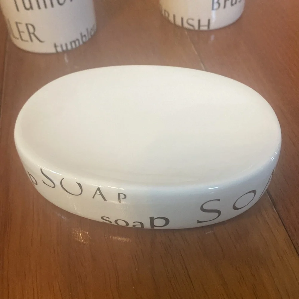 Modern White 4 pcs ceramic Bathroom Accessory Set all over designs dish